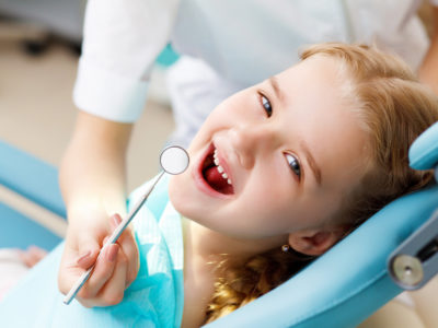shutterstock 153165995 Recomendaciones de la salud bucodental en los niños, Parte 3<br> ¿Qué problemas causa la erupción de los dientes?
